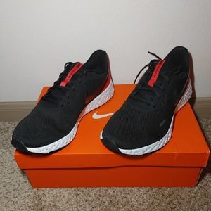 Nike Revolution 5 (wide 4E) BQ6714-001 blk/anthracite US11